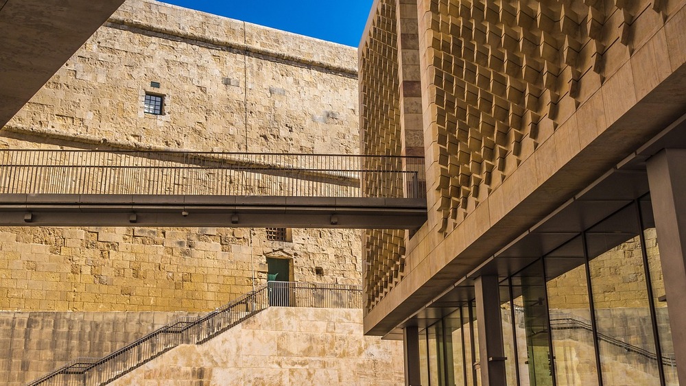 Neue Fassade, tolle Optik: Langlebige Sandsteinplatten optimale Lösung