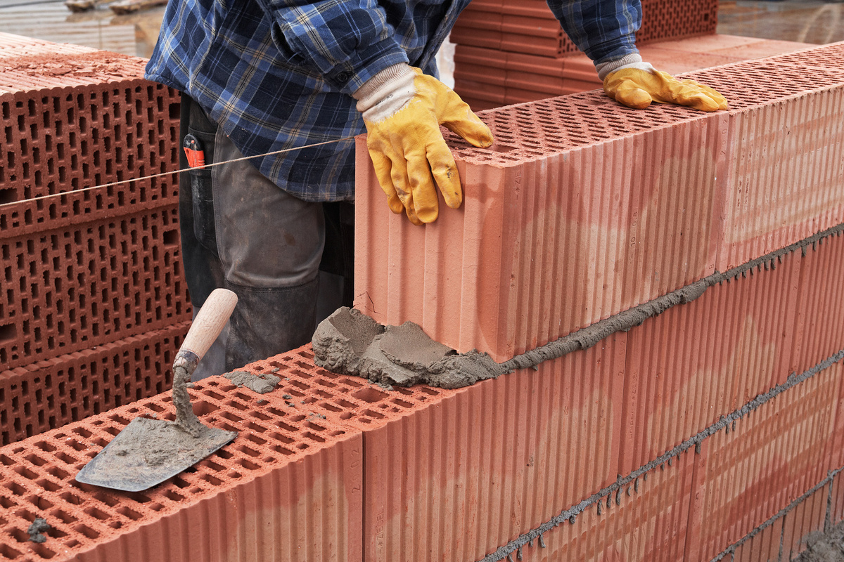 Wie man auch unter schwierigen Bedingungen für Sicherheit auf Baustellen sorgt