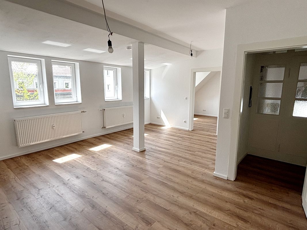 Thumbnail-Erstbezug nach Sanierung: Helle 3-Zi.-Wohnung, optional EBK & Top-Dämmung – ideal für 1-2 Personen