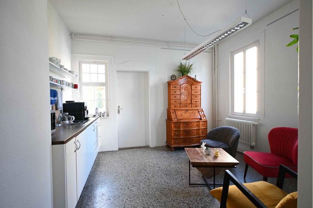 Thumbnail-Erdgeschosswohnung, derzeit als Büro genutzt, in Vaihingen zu verkaufen.