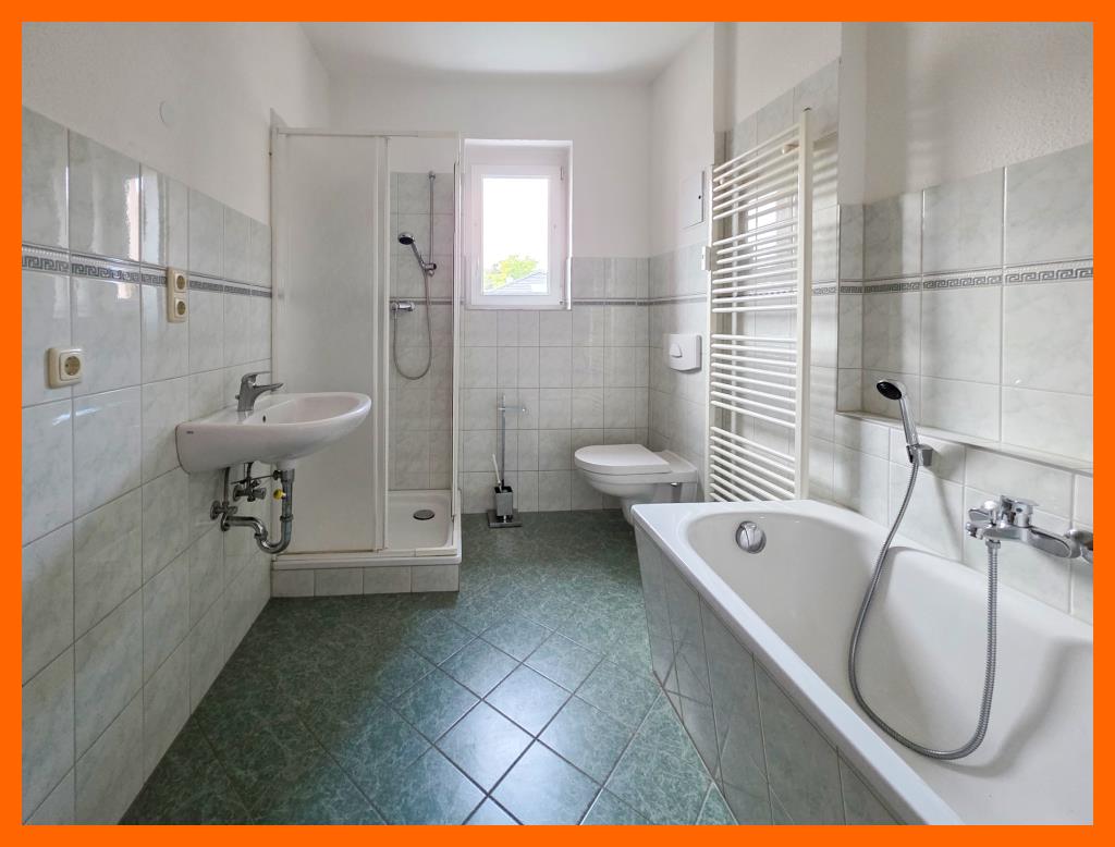 Thumbnail-Aufzug, Balkon, Wanne und Dusche! Schicke 2 Raum Wohnung