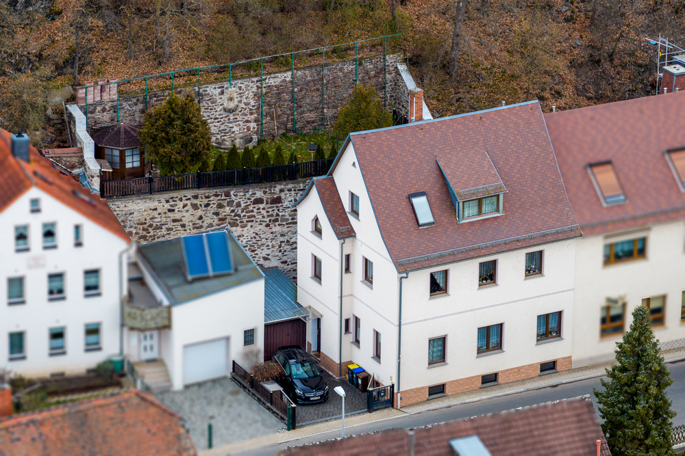 Thumbnail-Charmantes Einfamilienhaus mit Substanz, Garage, Garten und Terrasse !