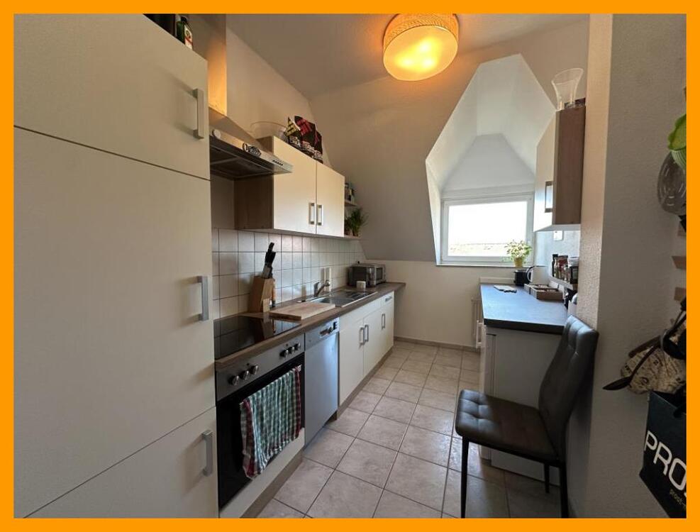 Thumbnail-2 Raum DG-Wohnung - Bad mit Fenster, Wanne und Dusche