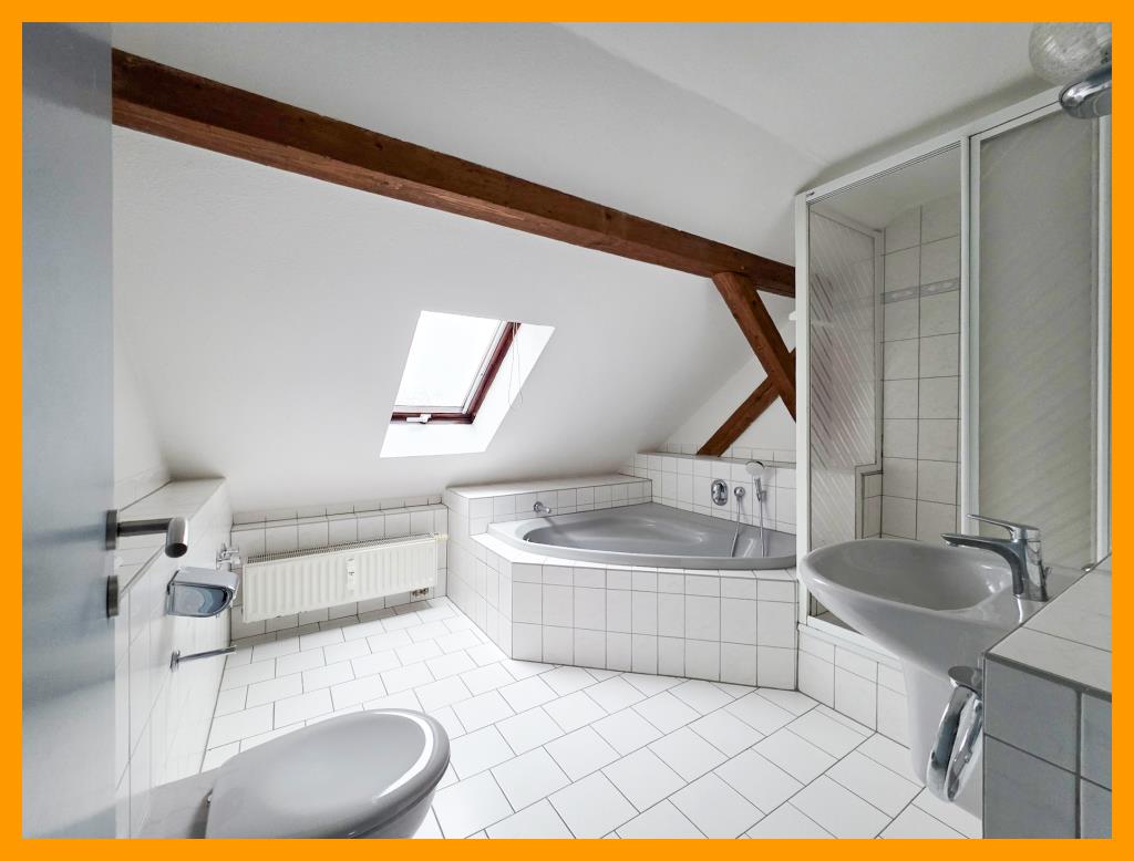 Thumbnail-Schöne 3 Raum-Dachgeschoss Whg. mit Eckbadewanne
