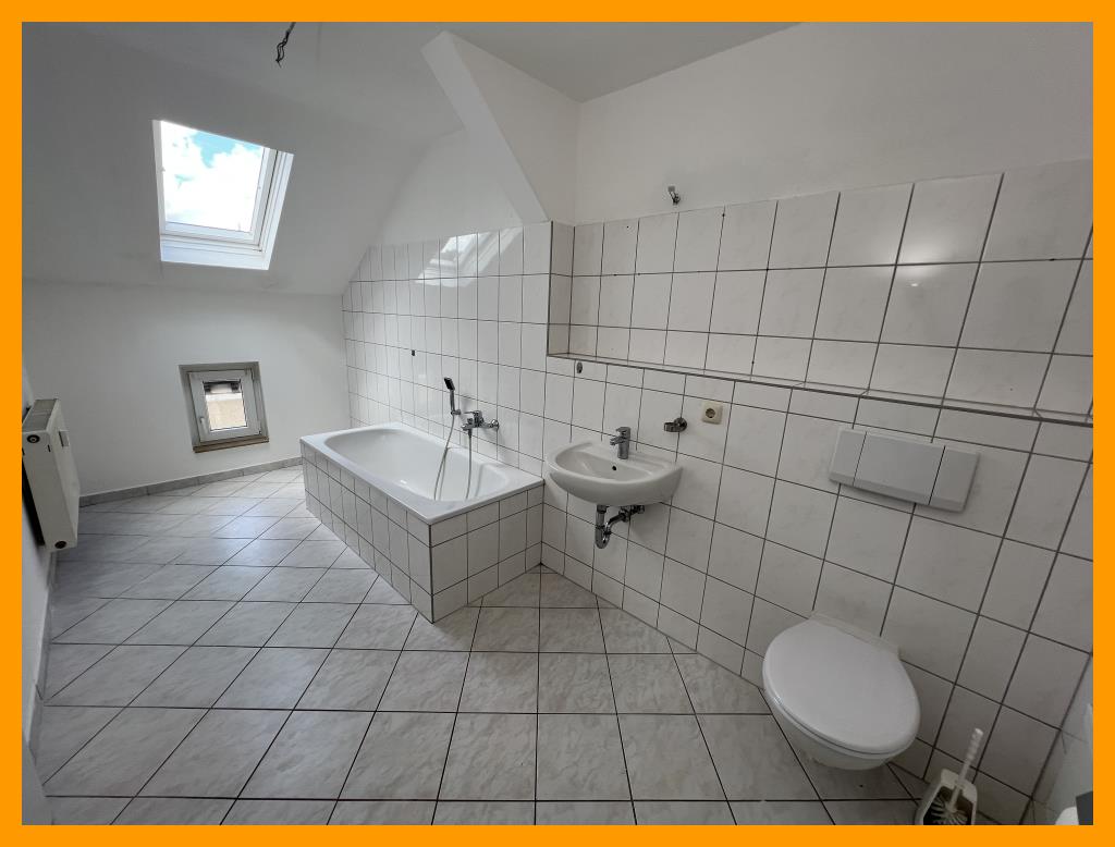 Thumbnail-Preiswerte 2 DG-Zimmer Wohnung im Zentrum von Weida!