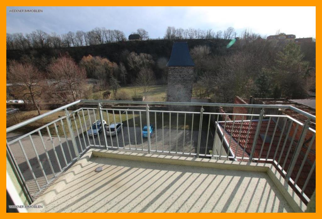 Thumbnail-2 Raum DG-Wohnung mit Balkon und Blick ins Grüne. Bad mit Wanne! In Weida!