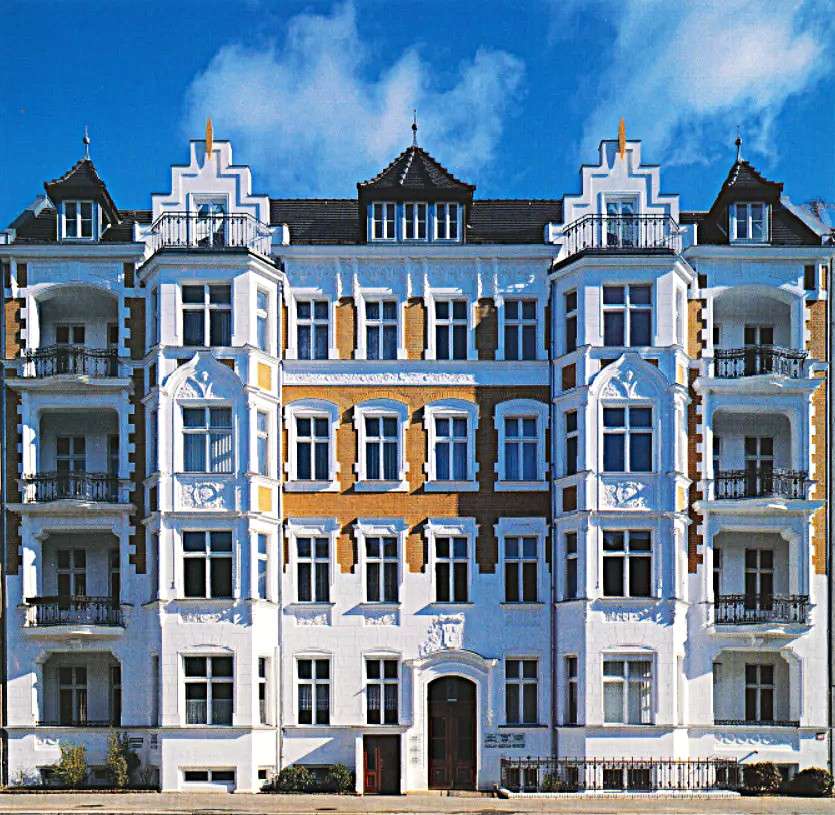 Thumbnail-Wohnung zum Kaufen in Berlin 982.000,00 € 221.93 m²