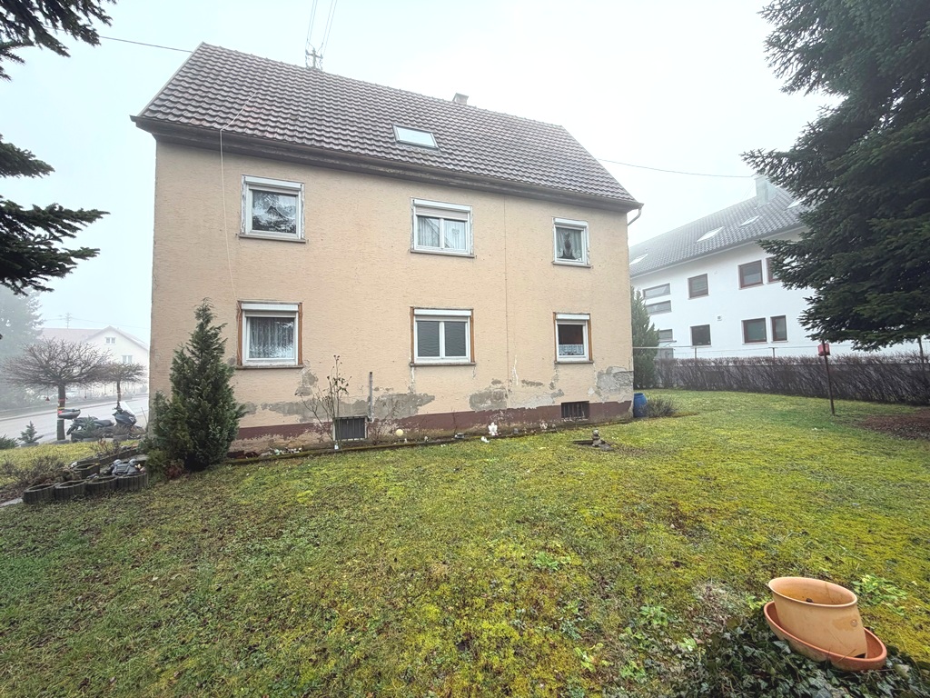 Thumbnail-Zweifamilienhaus in Notzingen mit Potenzial zur individuellen Gestaltung