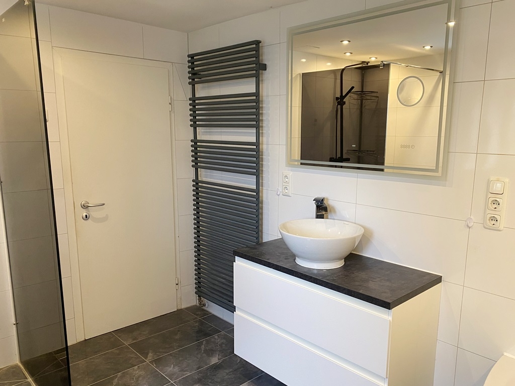 Thumbnail-Großes 2-FH in A-Bärenkeller mit großzügigem Grundstück u. 3 Garagen zur Vermietung oder Selbstbezug