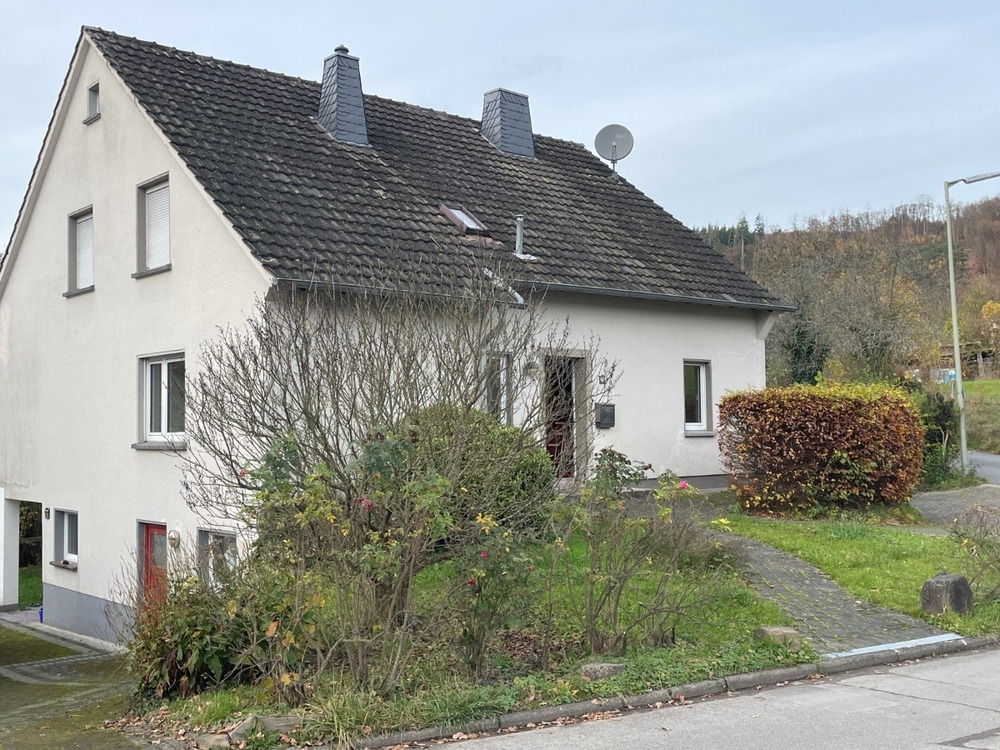 Thumbnail-Eigenheim mit viel Wohnfläche für kreative Renovierer