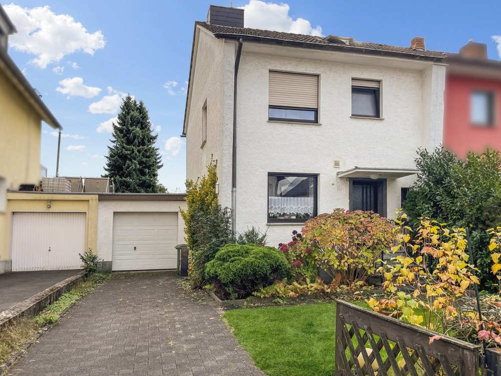 Thumbnail-Aus Alt macht Neu: Doppelhaushälfte mit enormem Potenzial in Top-Lage