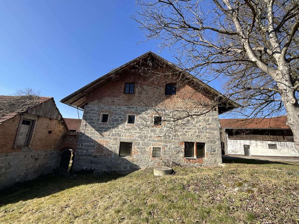 Thumbnail-Haus zum Kaufen in Tittling 209.000,00 € 243 m²