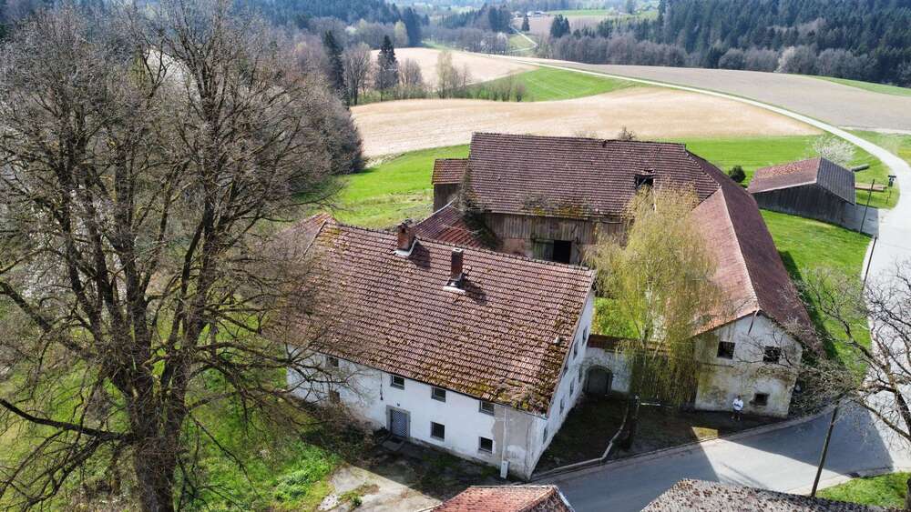 Thumbnail-Haus zum Kaufen in Tittling 209.000,00 € 243 m²