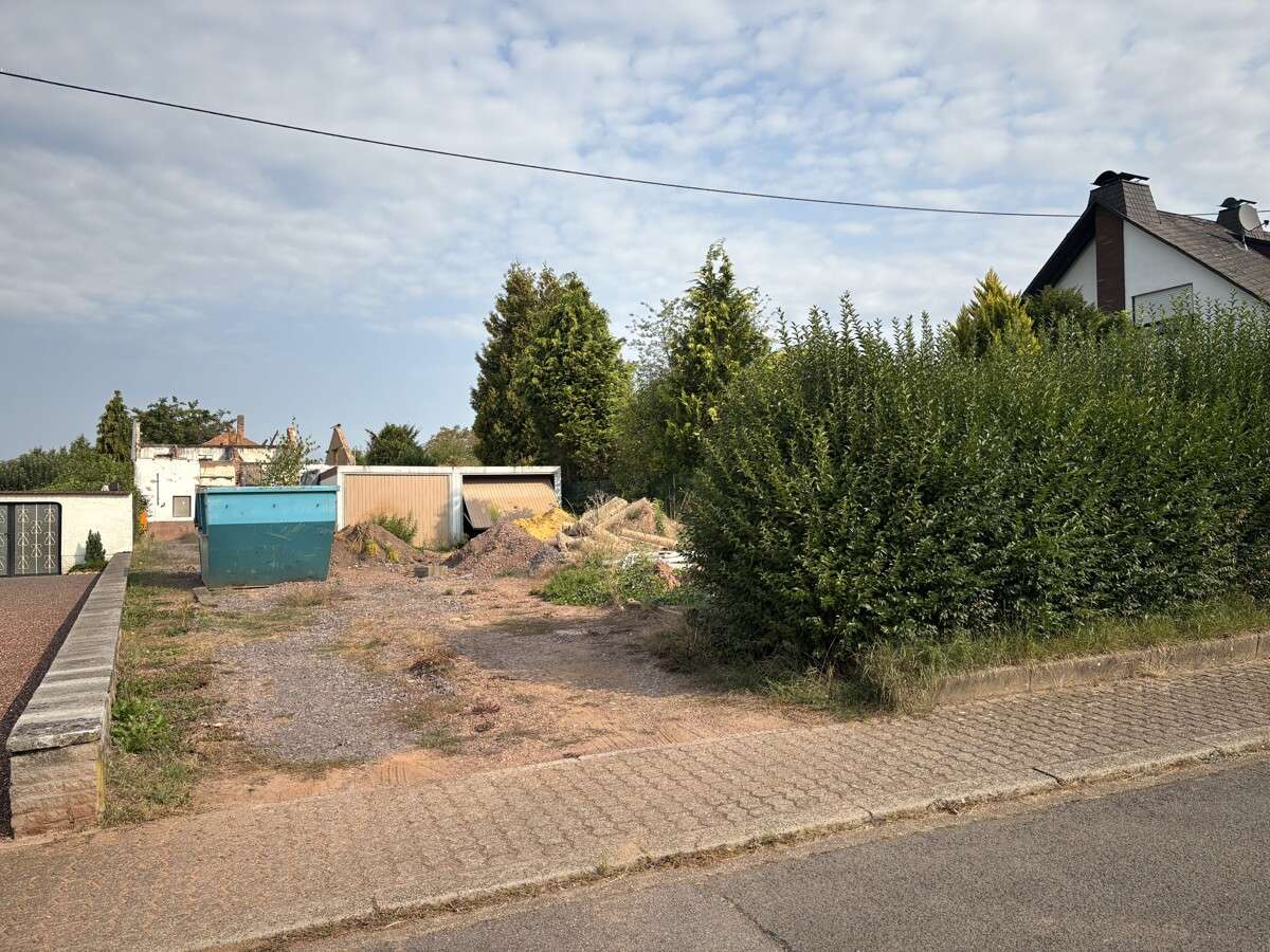 Thumbnail-Grundstück zu verkaufen in Schwalbach 139.000,00 € 1451 m²