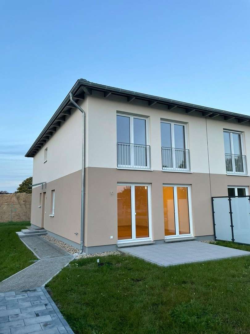 Thumbnail-Haus zum Mieten in Schöneiche 2.100,00 € 140 m²