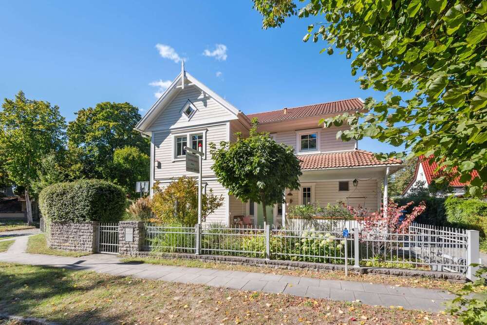 Thumbnail-Haus zum Kaufen in Hohen Neuendorf 1.150.000,00 € 263 m²