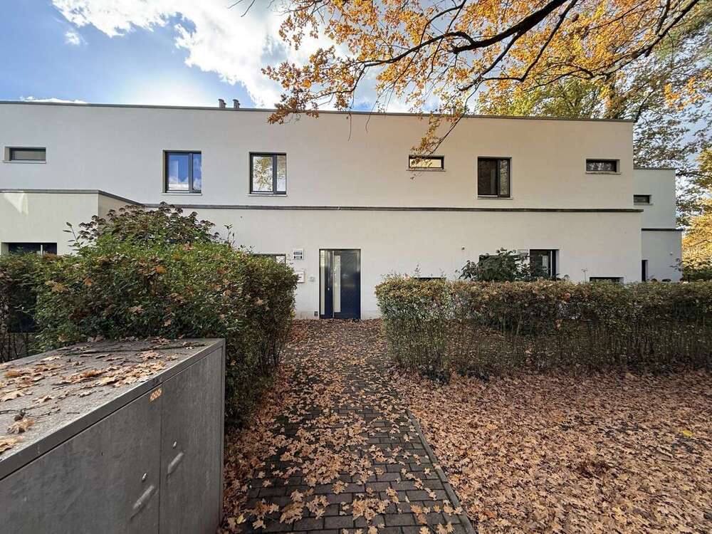 Thumbnail-Haus zum Mieten in Berlin-Zehlendorf 2.474,15 € 146.66 m²