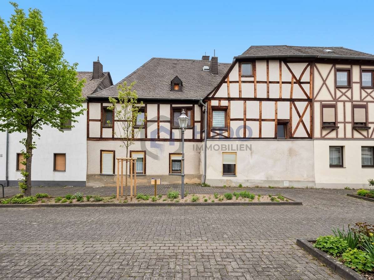 Thumbnail-Haus zum Kaufen in Rhens 420.000,00 € 259.5 m²