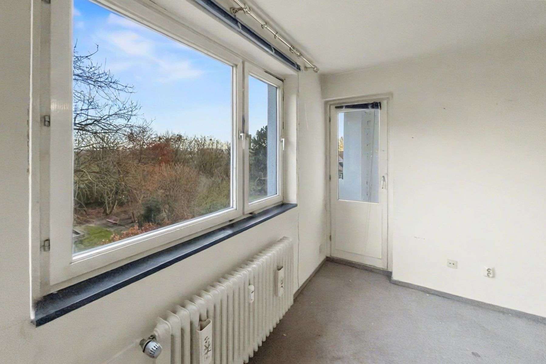 Thumbnail-Wohnung zum Kaufen in Lübeck 107.000,00 € 49.09 m²