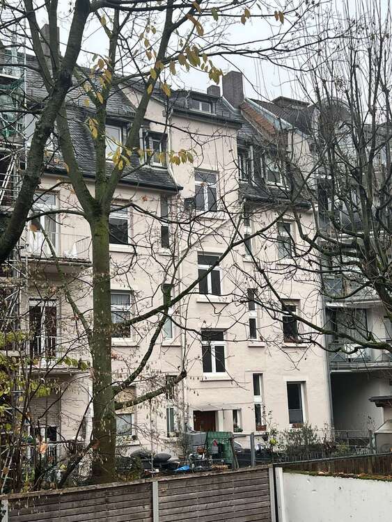Thumbnail-Haus zum Kaufen in Frankfurt am Main 1.640.000,00 € 409.33 m²