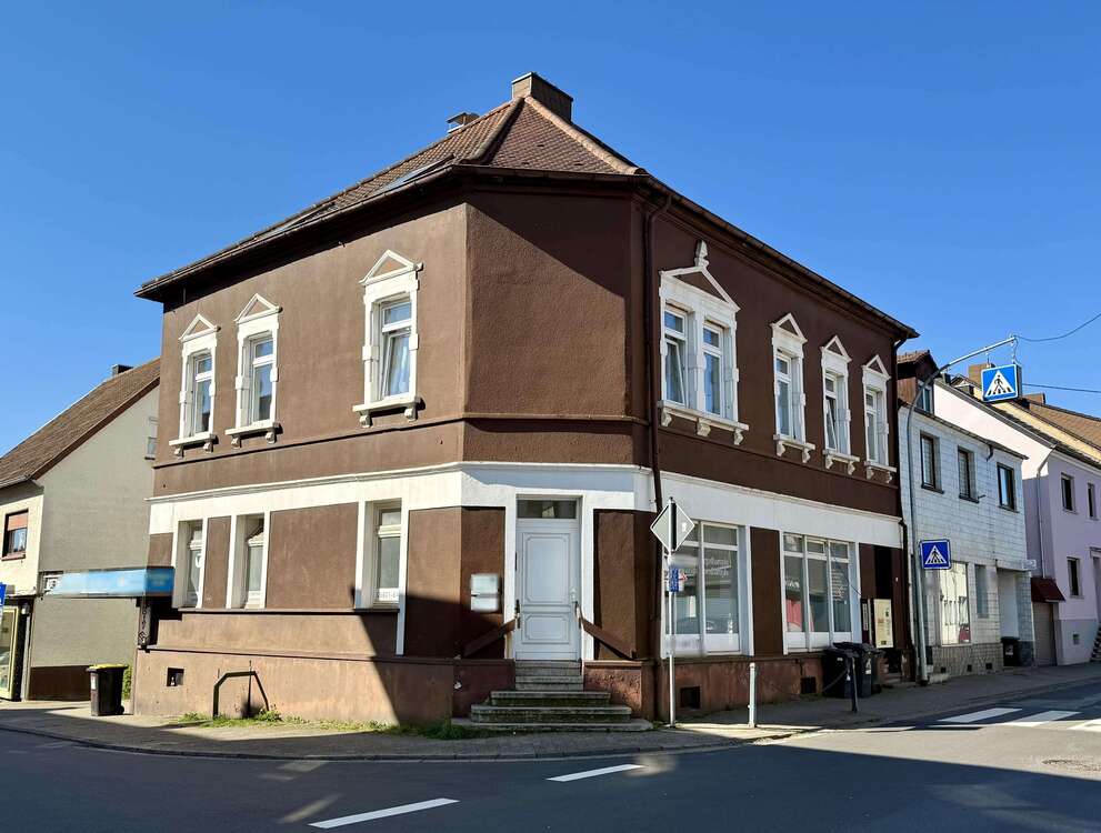 Thumbnail-Haus zum Kaufen in Schiffweiler 199.000,00 € 190 m²