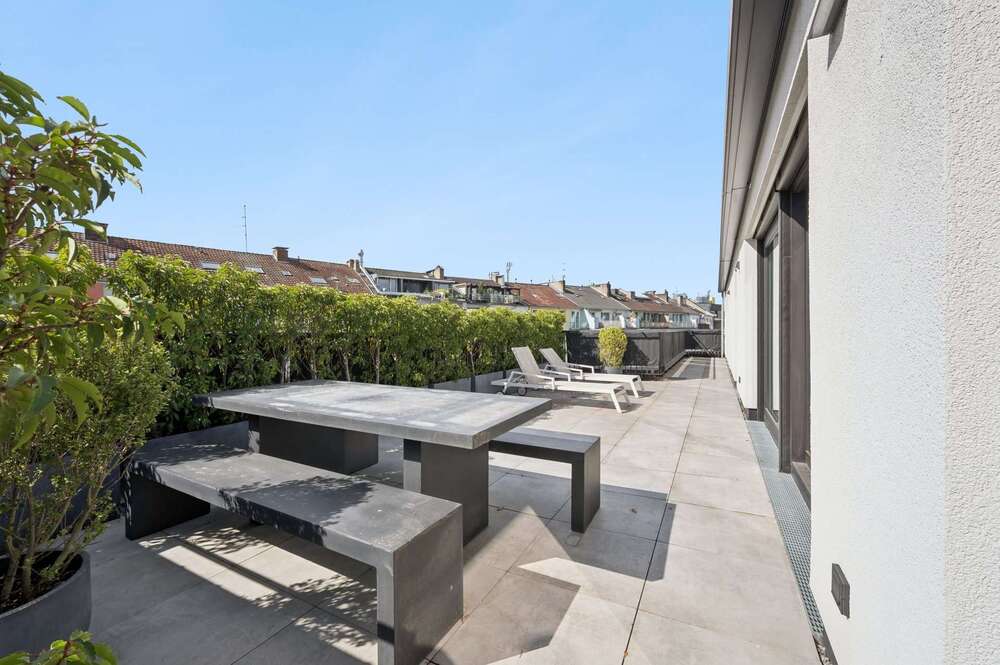 Thumbnail-Wohnung zum Kaufen in Düsseldorf-Pempelfort 2.020.000,00 € 220 m²