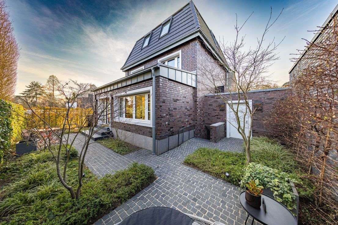 Thumbnail-Haus zum Mieten in Meerbusch 7.500,00 € 185 m²