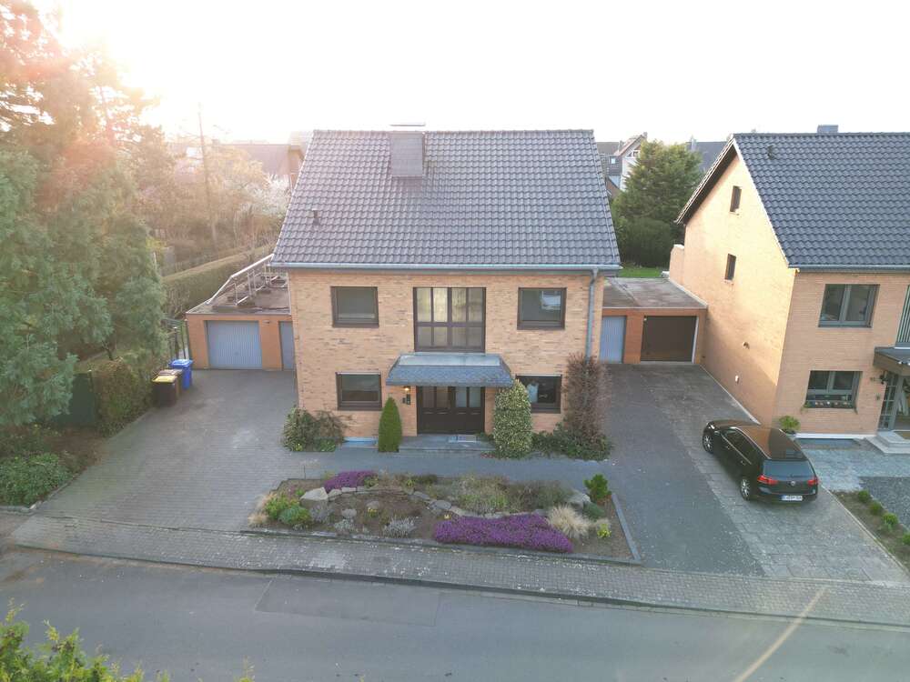 Thumbnail-Haus zum Kaufen in Erftstadt 595.000,00 € 230 m²
