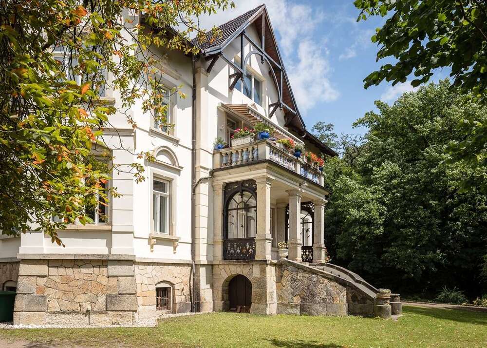 Thumbnail-Wohnung zum Mieten in Radebeul 2.145,00 € 208 m²
