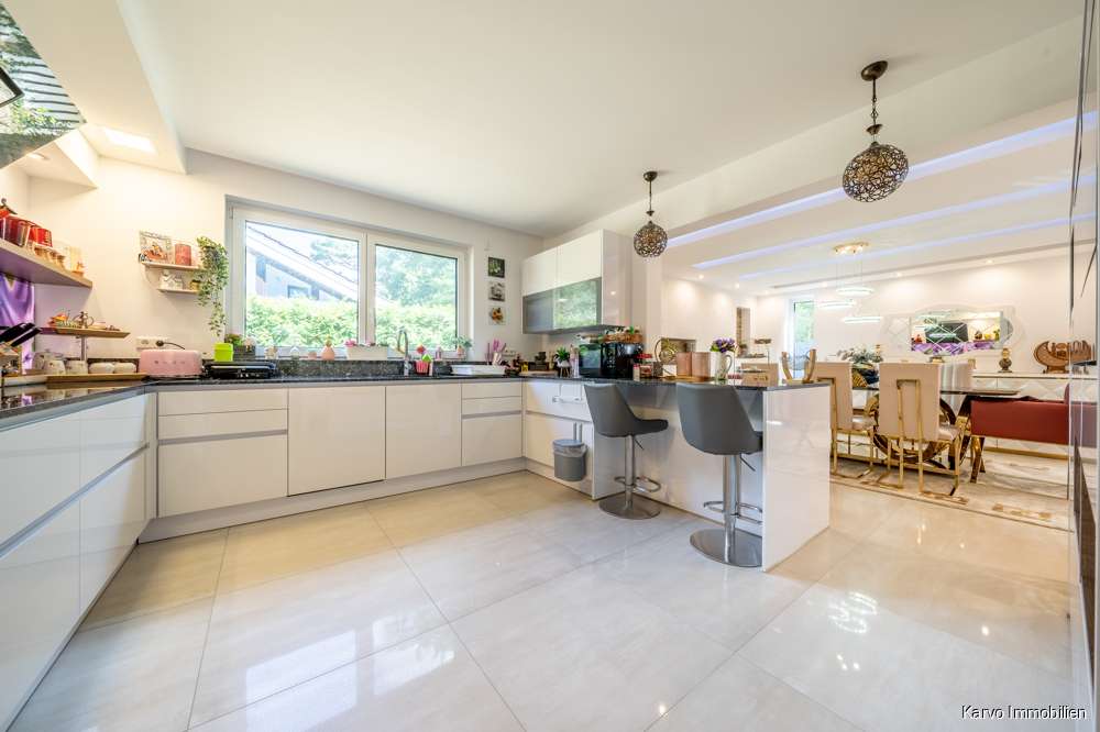 Thumbnail-Haus zum Kaufen in Hannover Isernhagen-Süd 2.050.000,00 € 242 m²