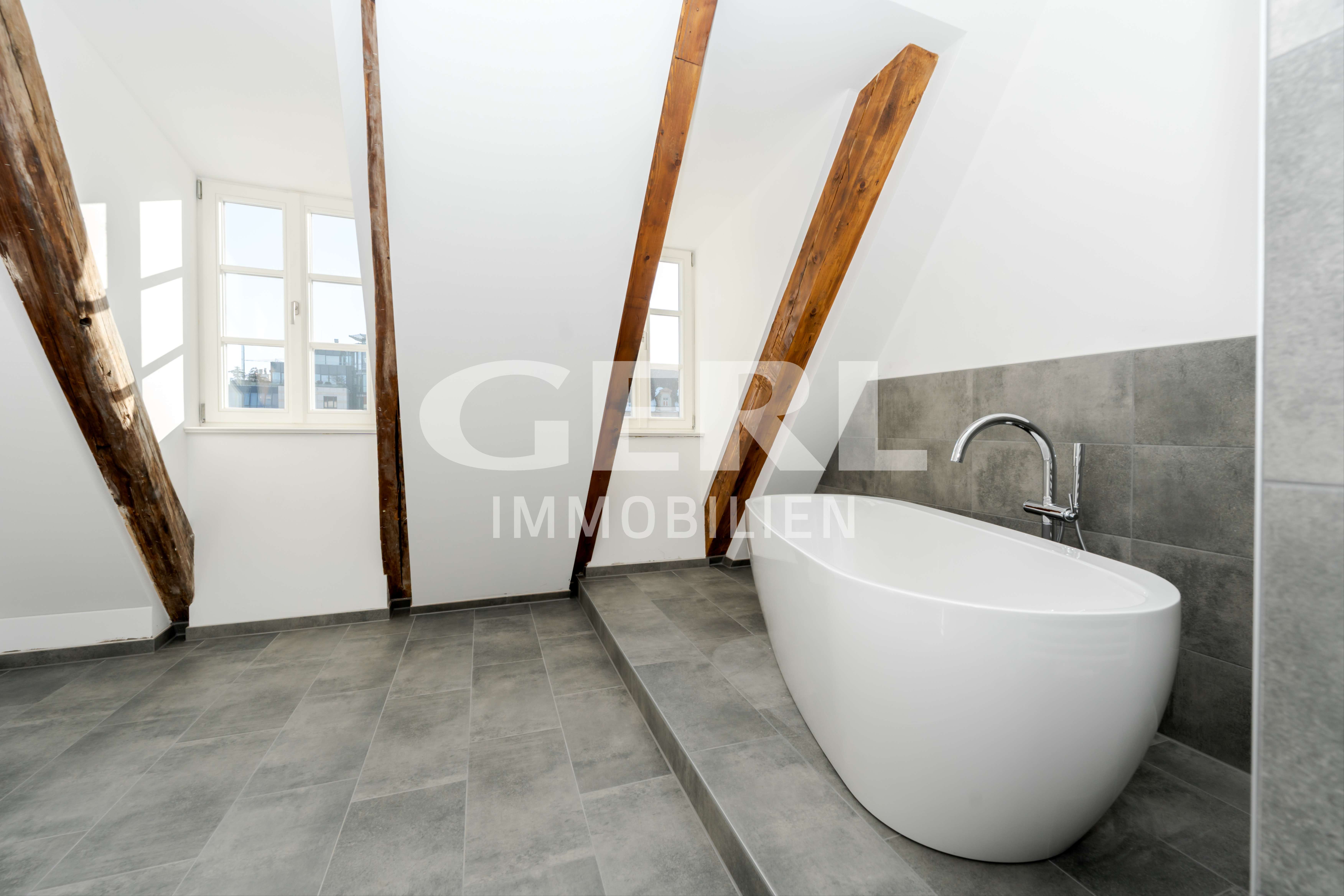 Thumbnail-Wohnung zum Mieten in Straubing 2.380,00 € 216.51 m²