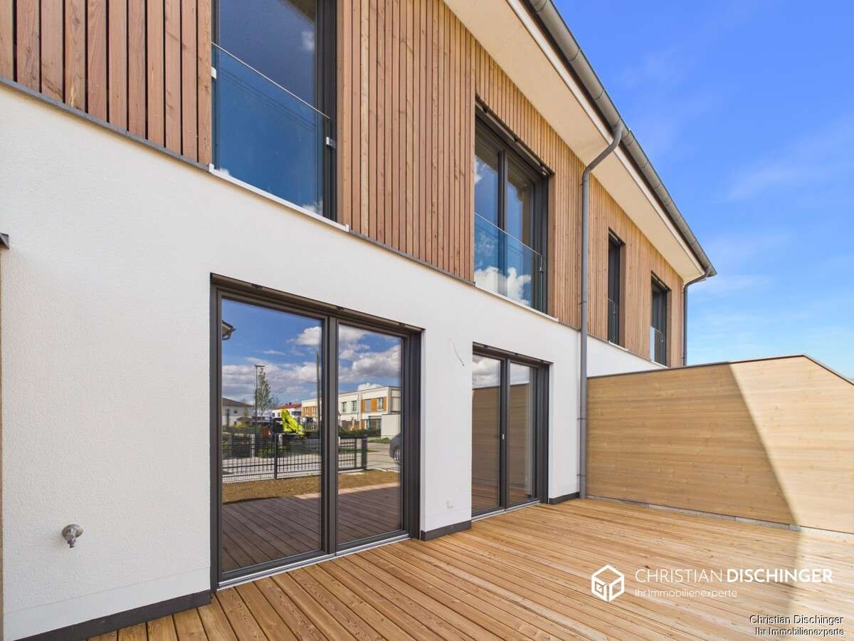 Thumbnail-Haus zum Mieten in Neutraubling 1.824,97 € 125.86 m²