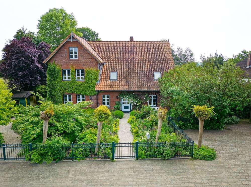 Thumbnail-Haus zum Kaufen in Wentorf A.S. 999.999,00 € 444.58 m²