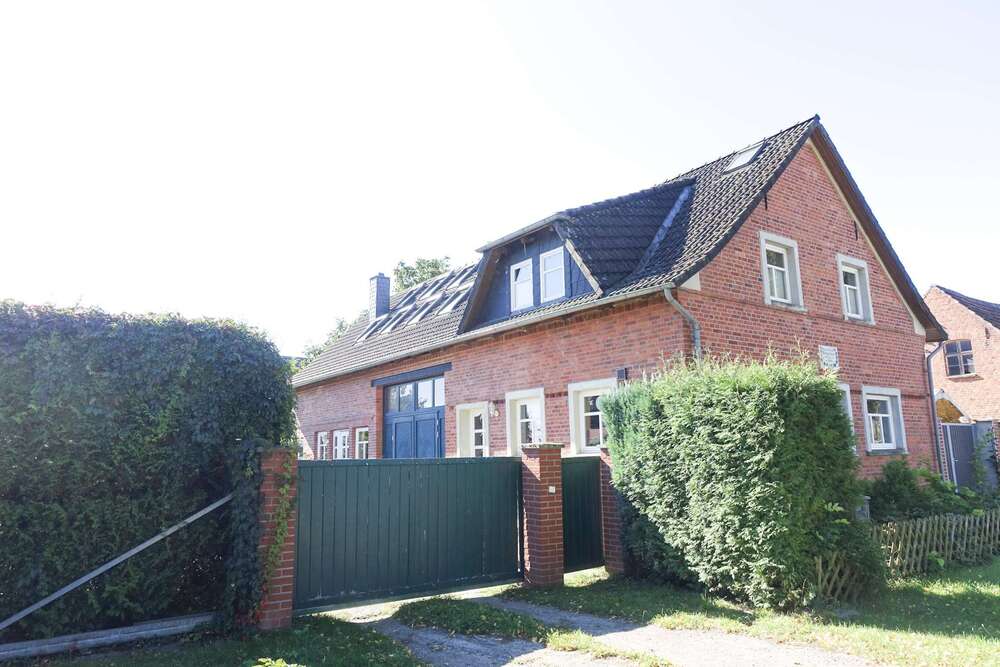 Thumbnail-Haus zum Kaufen in Bismark, OT Friedrichsfleiß 262.000,00 € 155 m²