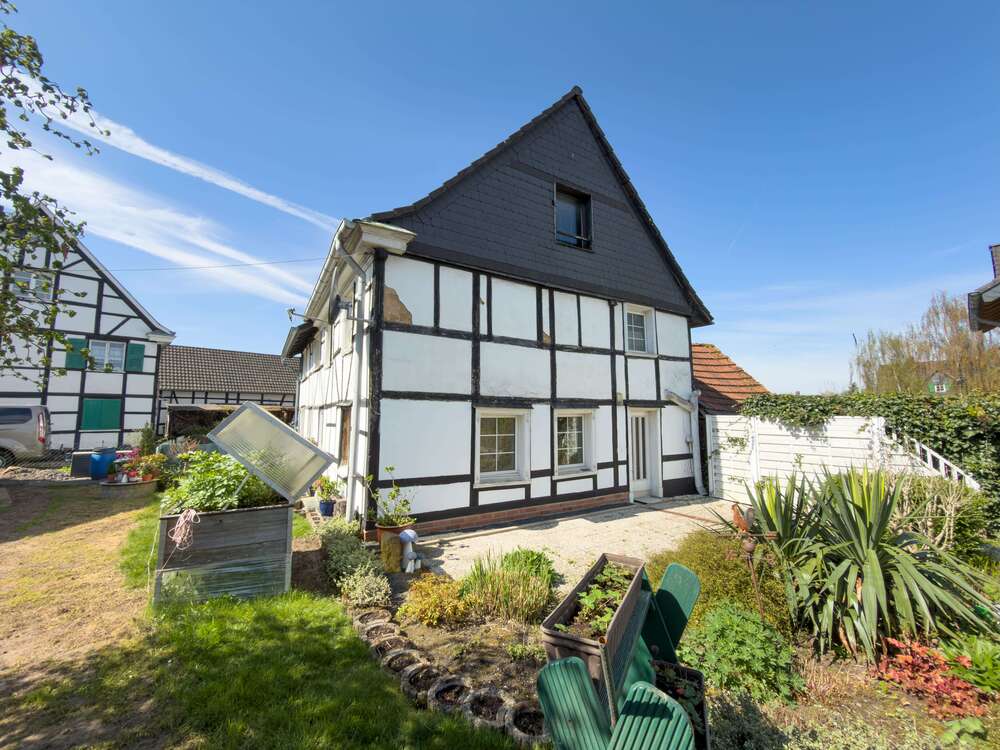 Thumbnail-Haus zum Kaufen in Leverkusen 170.000,00 € 77 m²