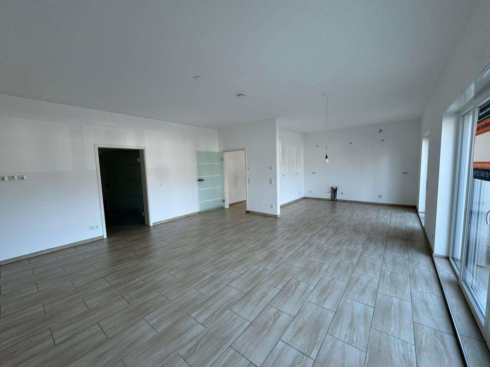 Thumbnail-Wohnung zum Mieten in Krefeld-Elfrath 1.560,00 € 130.29 m²
