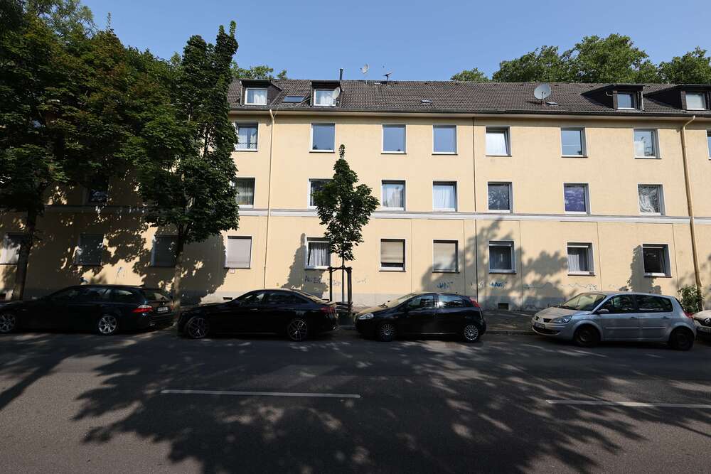 Thumbnail-Wohnung zum Kaufen in Essen 120.000,00 € 87 m²