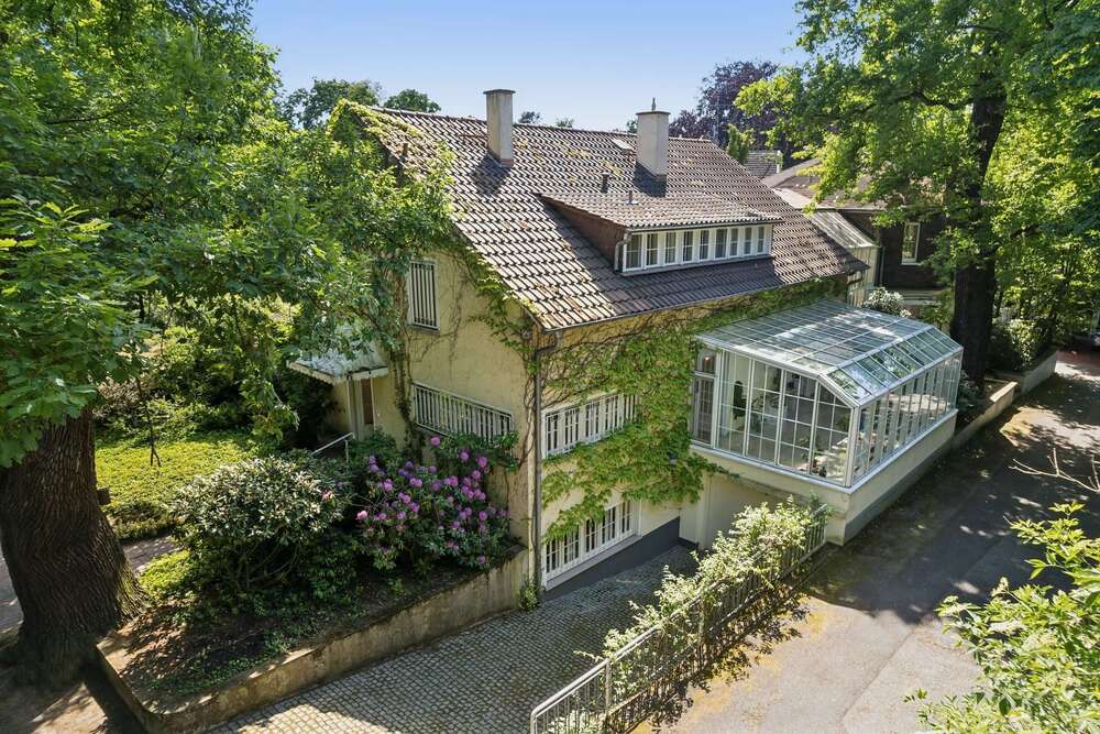 Thumbnail-Haus zum Kaufen in Frankfurt am Main 1.650.000,00 € 271 m²
