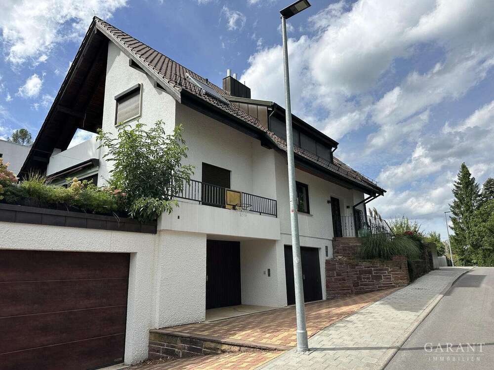 Thumbnail-Haus zum Mieten in Stuttgart 3.000,00 € 192 m²