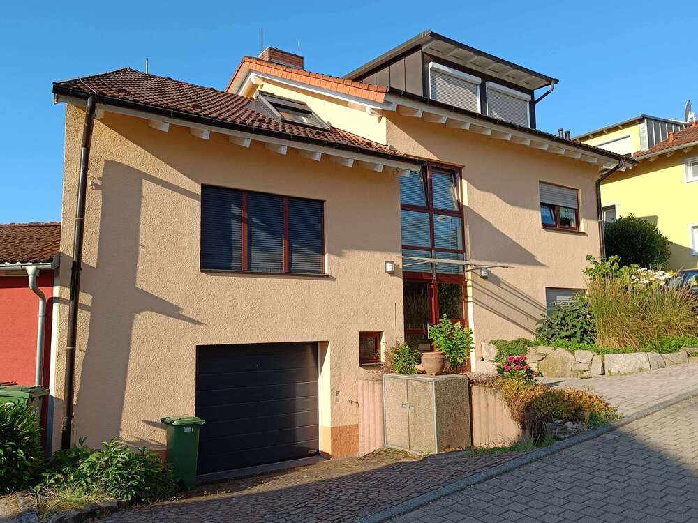 Thumbnail-Haus zum Kaufen in Freiburg 1.050.000,00 € 210 m²