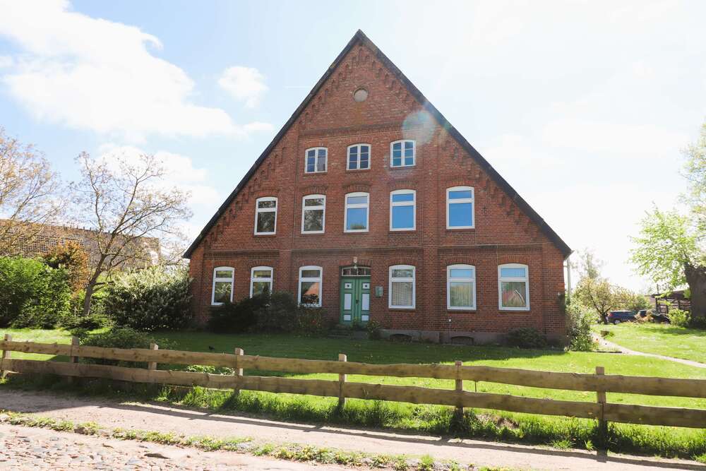 Thumbnail-Haus zum Kaufen in Lübeck 380.000,00 € 240 m²
