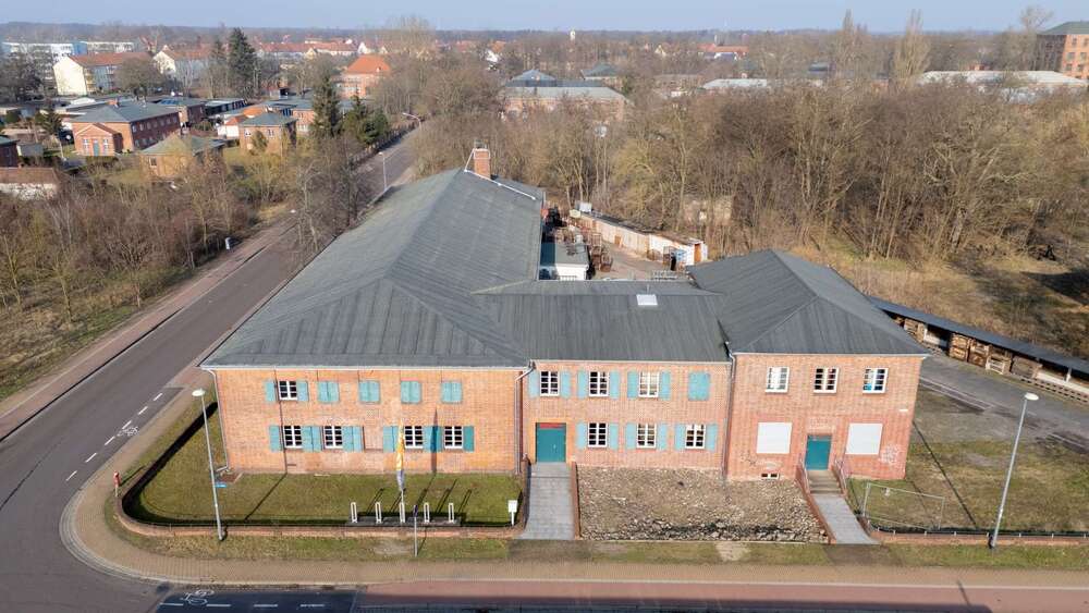 Thumbnail-Büro in Brandenburg 4.000,00 € 1600 m²