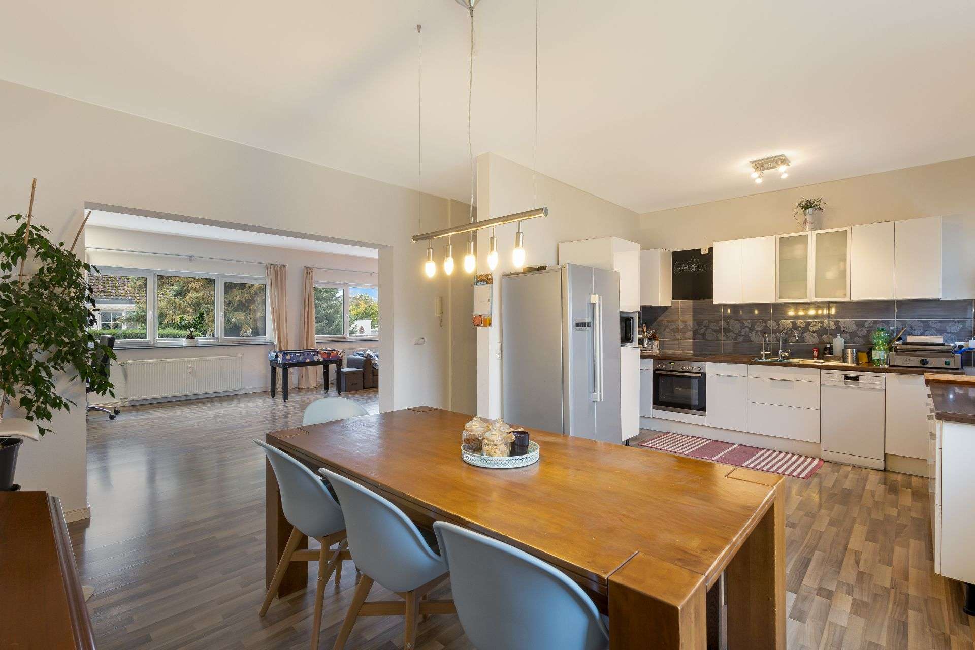 Thumbnail-Haus zum Kaufen in Schwalbach am Taunus 1.249.000,00 € 295 m²