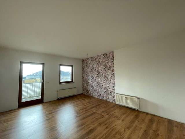 Thumbnail-Wohnung zum Kaufen in Hohenstein-Ernstthal 55.000,00 € 74 m²