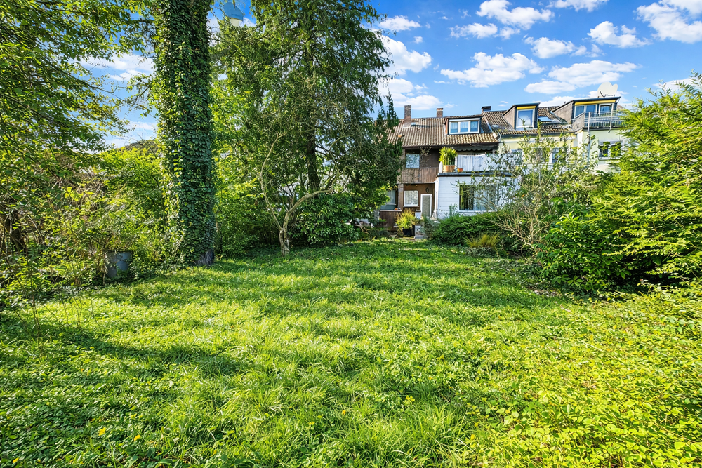 Thumbnail-Haus zum Kaufen in Frankfurt-Goldstein 415.000,00 € 235 m²