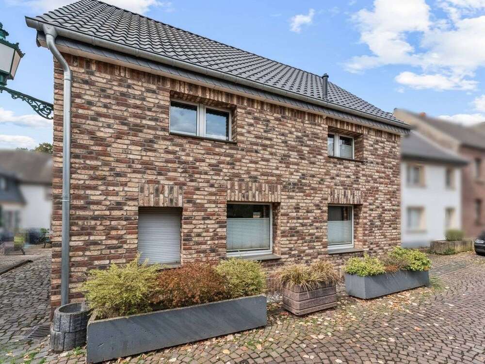 Thumbnail-Haus zum Kaufen in Dormagen 699.000,00 € 233.99 m²