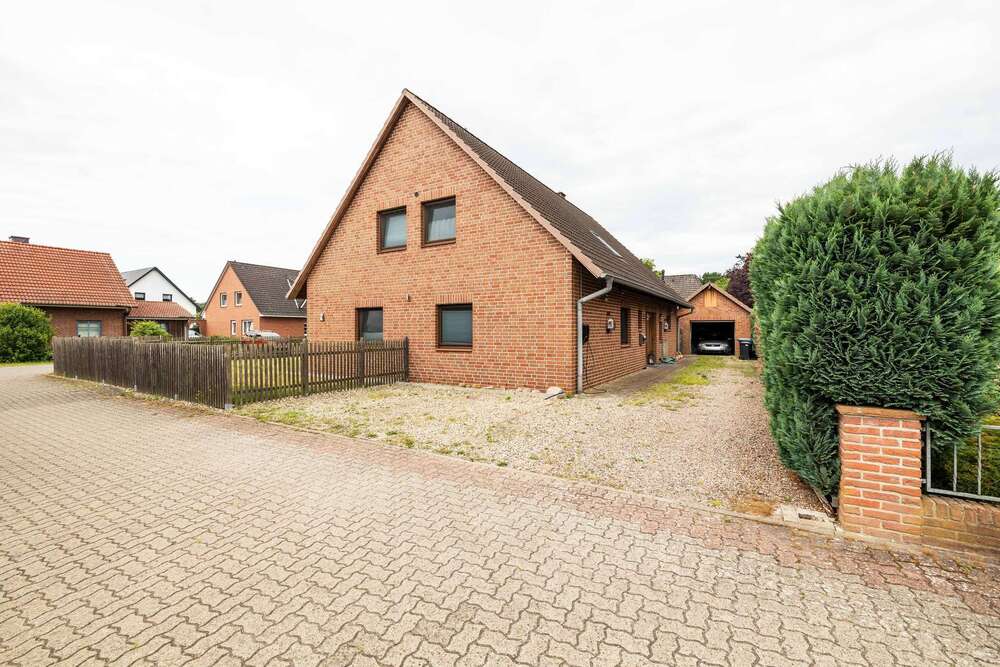 Thumbnail-Haus zum Kaufen in Adelheidsdorf 449.000,00 € 210.25 m²