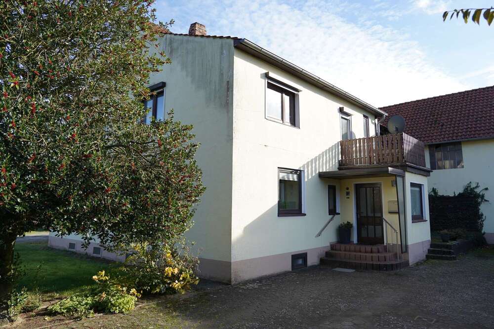 Thumbnail-Wohnung zum Kaufen in Edemissen Wipshausen 85.000,00 € 108 m²