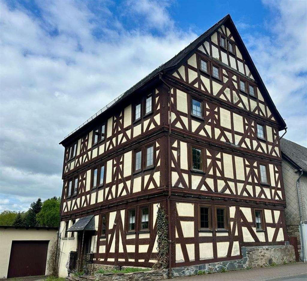 Thumbnail-Haus zum Kaufen in Mittenaar 190.000,00 € 227 m²