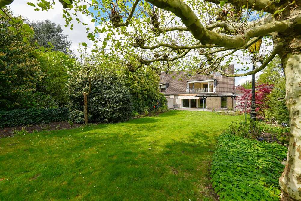 Thumbnail-Haus zum Kaufen in Düsseldorf Wittlaer 1.450.000,00 € 152 m²